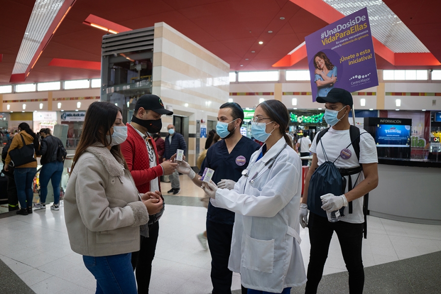Centro Mayor lanza su campaña  “Una dosis de vida para ellas” en el mes de la mujer